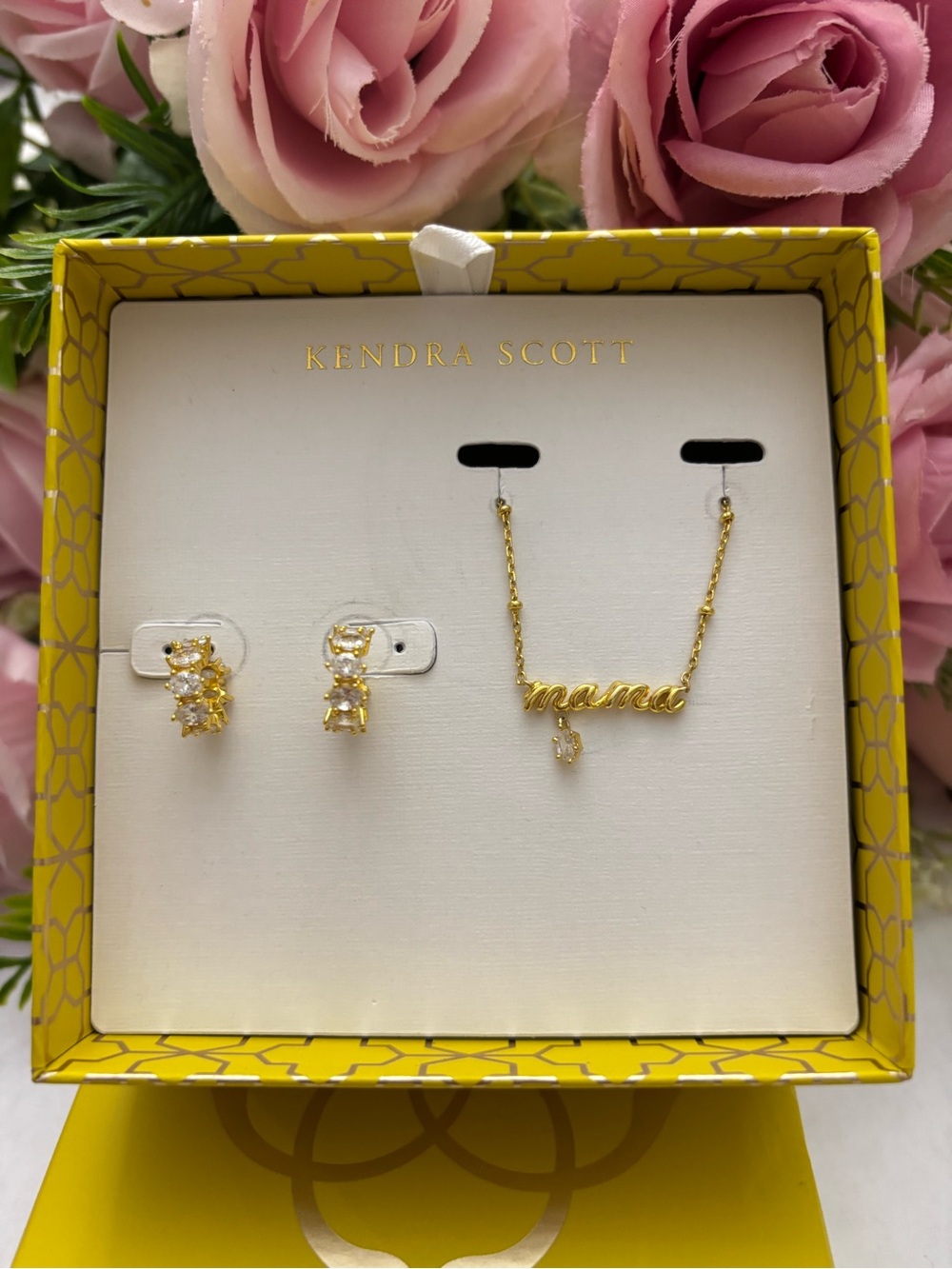 NWT Kendra Scott Gift set of Mama necklace and Cailin earrings in gold